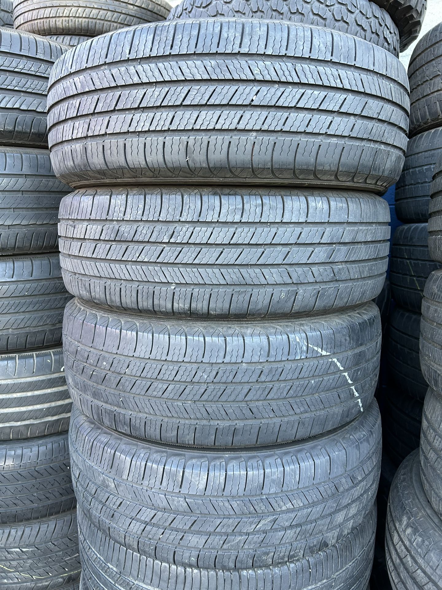 Vendo 4 Llantas Usadas 195/65R15 Marca Michelin