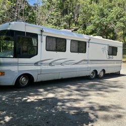 1996 National Dolphin 36' class A motorhome 