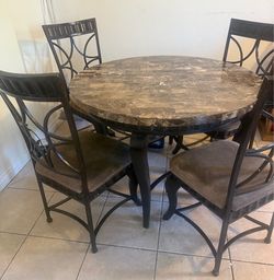 Dining table set