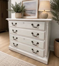 ✨ Elegant Off-White Farmhouse Dresser | Statement Piece | Delivery Available