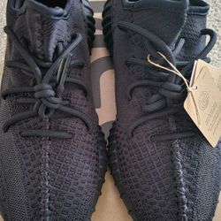 Yeezy 350 Black Onyx Size 10 