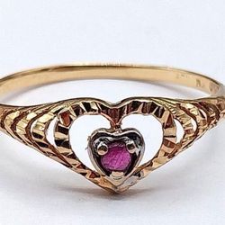 Solid 10K Yellow Gold & Spinel Heart Ring 7.25 / (1g)