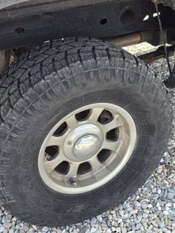 Chevy Silverado  1500 4x4  305x70r16