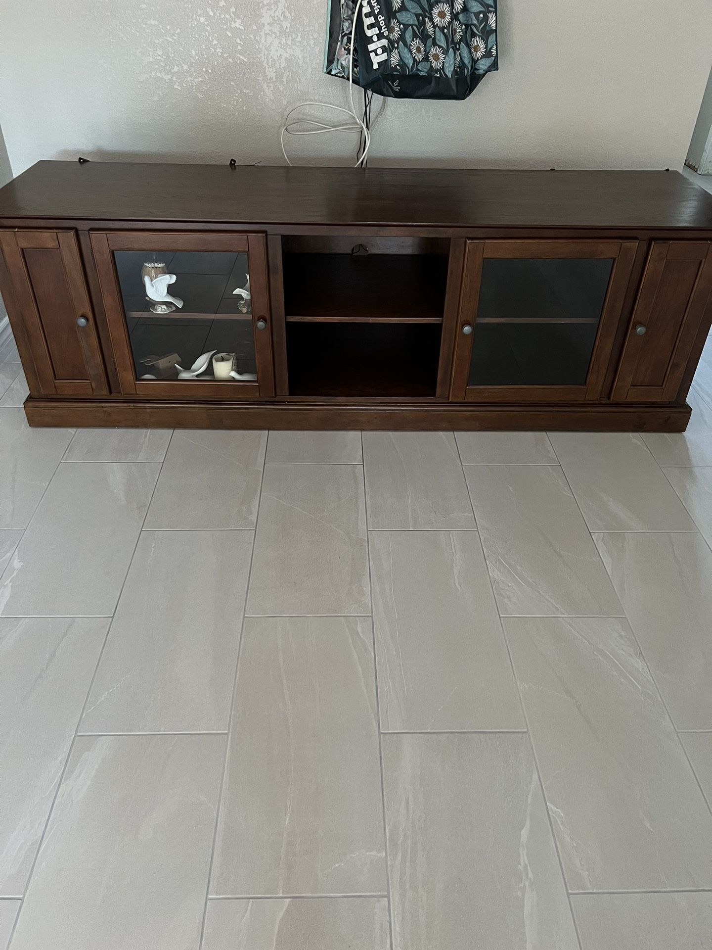 TV STAND 