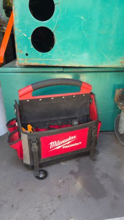 15 in. PACKOUT Tote

by Milwaukee w comtent