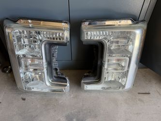 2017 Ford F‑250 OEM Headlights