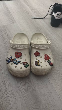 White womans crocs size 8