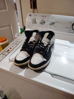 Air Jordan 1 Mid Black White Sneakers