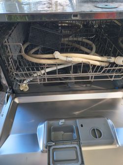 Portable countertop dishwasher