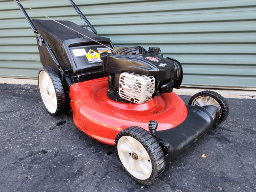 Great Yard Machines Push Lawn mower with bag or mulcher BRIGGS engine PRICE IS FIRM