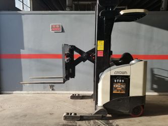 Forklift reach truck crown $6900