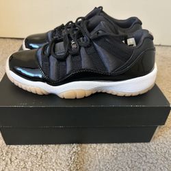 Air Jordan Retro 11 Low Coral Youth Size 4