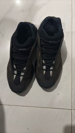 Yeezy 700 V3 Clay Brown sz 10.5
