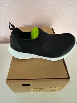 OOFOS Slip-On Sneakers Black and Green US size W8