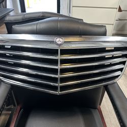 20007 MERCEDES BENZ E500 E350 Oem Grill