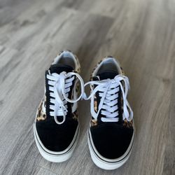 Woman’s Vans Size 6