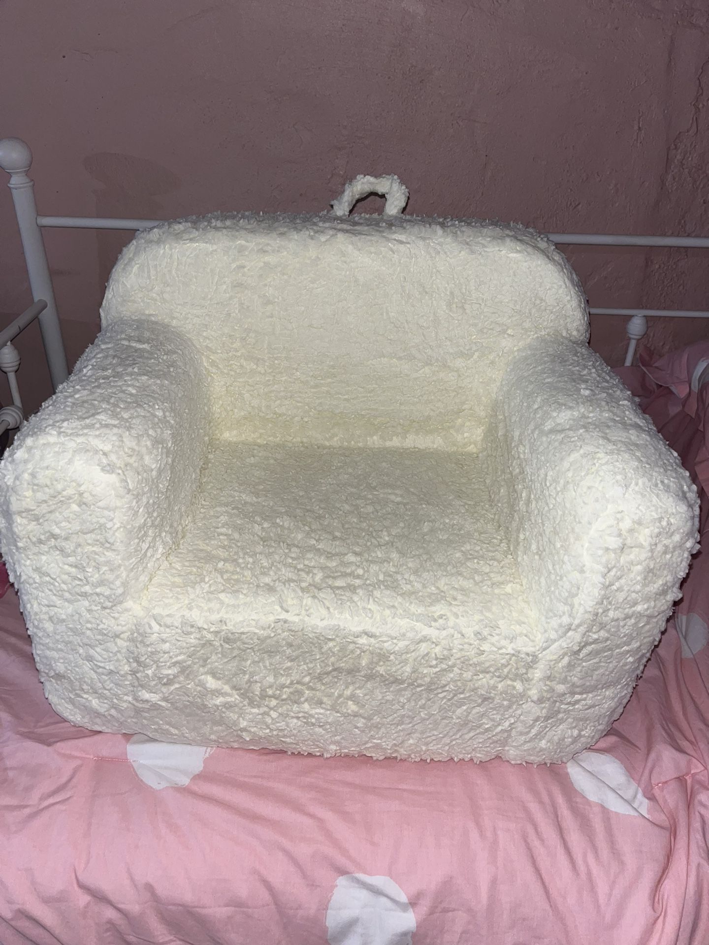 ALIMORDEN Kids Ultra-Soft Snuggle Foam Filled Chair, Single Cuddly Sherpa Reading Couch for Boys and Girls, Cream
