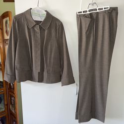 Lane Bryant Women’s Brown 2-Piece Jacket Pantsuit Size 18/20 - PERFECT CONDITION