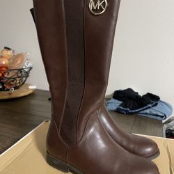 New Michael Kors Size 3 