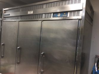 Comercial refrigerador. 3 doors