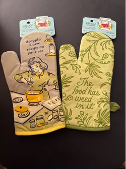 New Blue Q Funny Oven Mitts (Pair) - Brand New with Tags