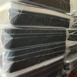 Queen Pillow Top Mattress 