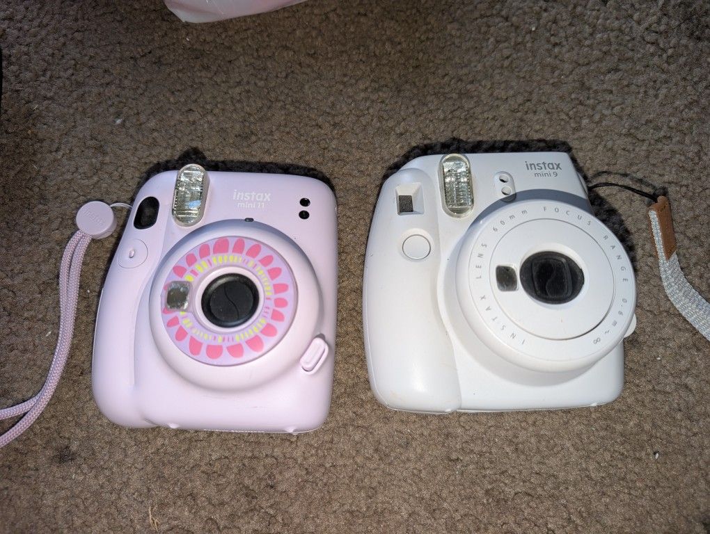 2-Fujifilm Instax Mini 9 & 11 Instant Film Camera ((Used))
