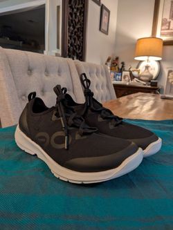 Oofos OOmg Sport Recovery Shoes Black White Womens 8.5 EU 39.5 Sneaker