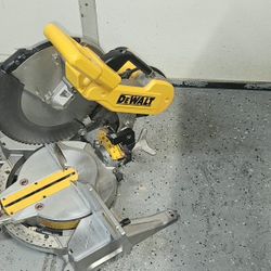 DEWALT 12" DUAL BEVEL MITRE SAW 