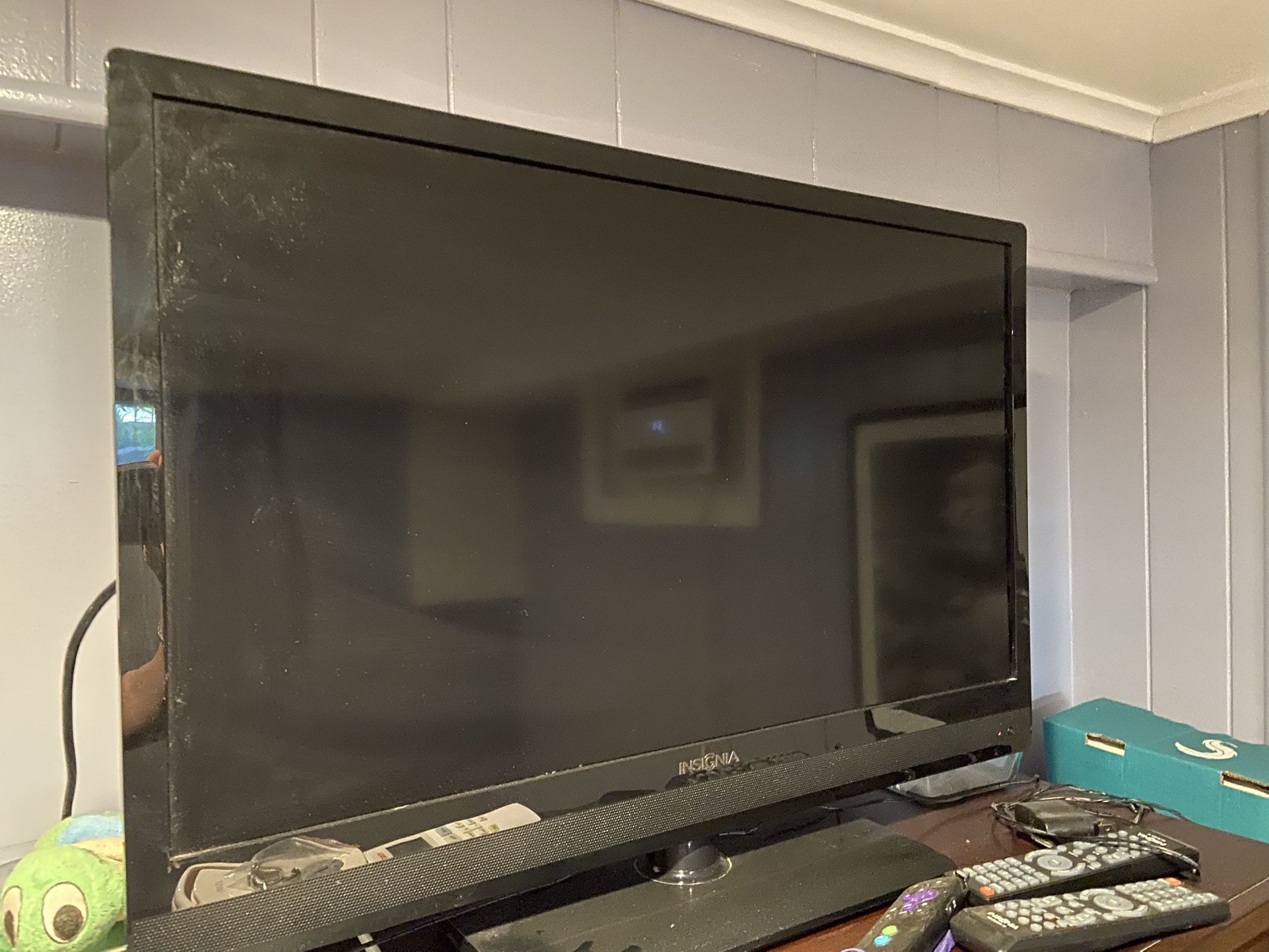 Insignia 32” HDMI Television With Remote