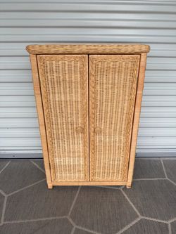 Vintage Wicker 2 Door cabinet with shelves - Great condition