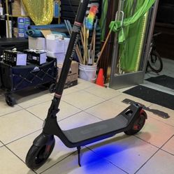 PHANTOM A10 SMART ELECTRIC SCOOTER 400W-15.5 MPH-28MILES RANGE~TIRES 10in-CAP. 265lbs New in box