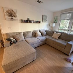 Jerome’s Large Sectional Sofa – Excellent Condition