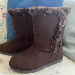 Ugg Like Boots  Size 5  New       