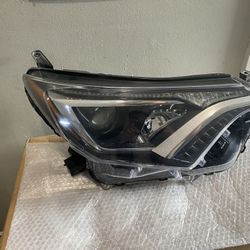 2016-2018 Toyota RAV4 Right Headlight 