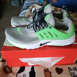 Kids NIKE Presto Size 7
