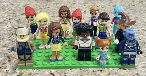 Lot of 13 - LEGO Miscellaneous Minifigure/Figures/LEGO Friends