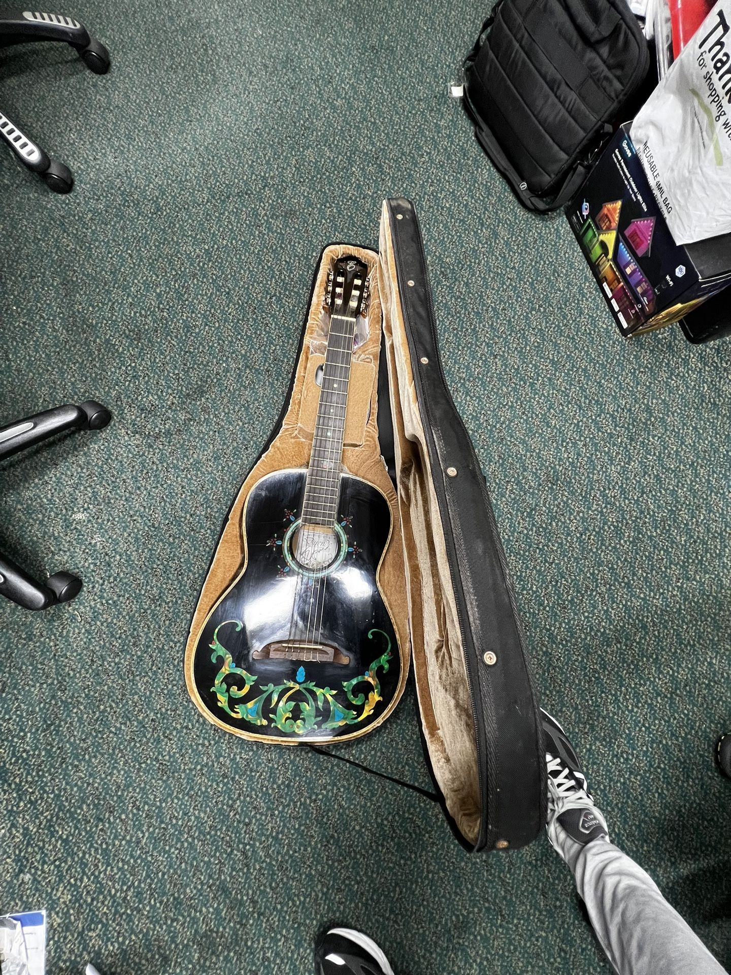 ESTEBAN DUENDE (BLACK) ACOUSTIC GUITAR W/ CASE SELLING FOR $139‼️