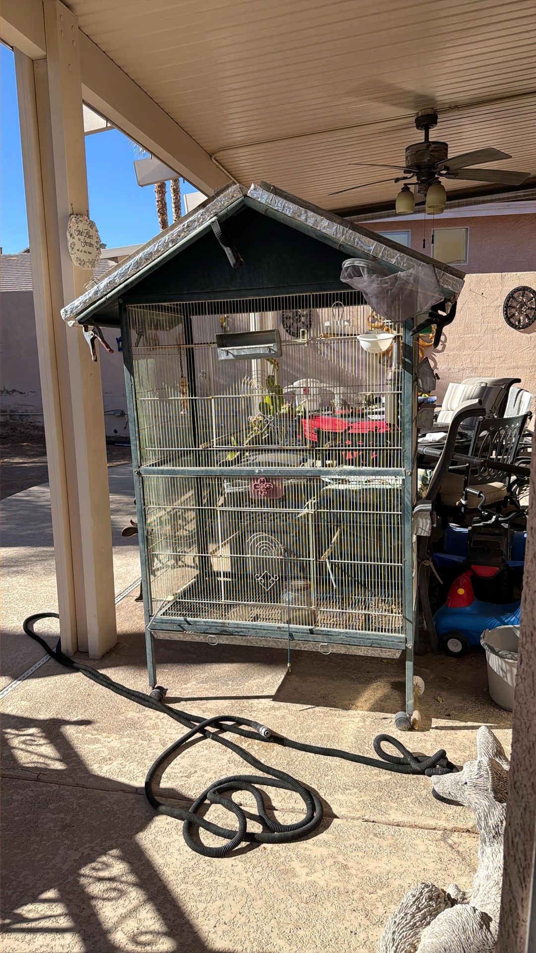 Extra Large Bird Cage. Great For Outdoor Use.