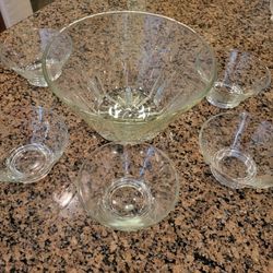 Princess , house crystal salad bowl and five bowls that you put the salad in perfect original pattern