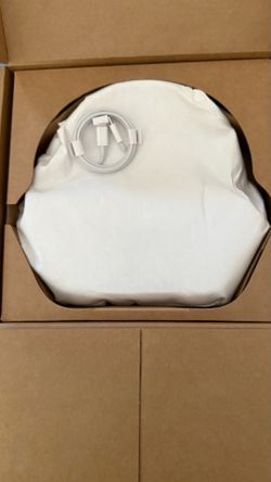 AirPod Max’s Starlight