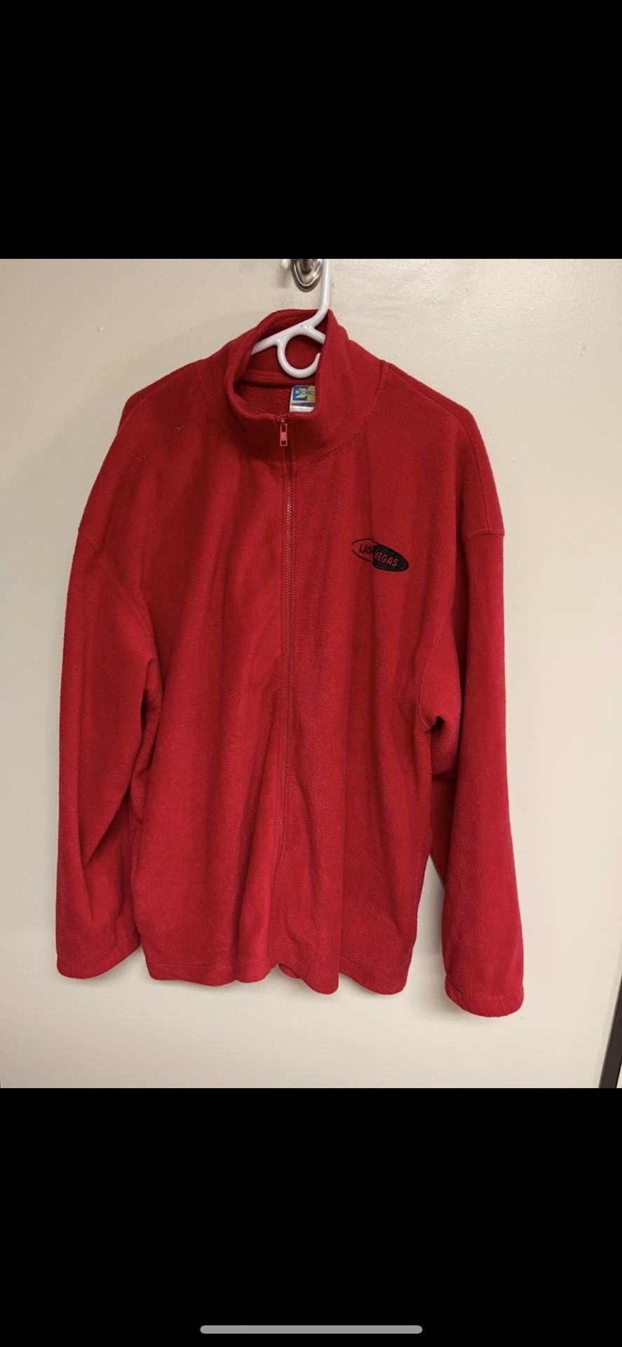 CA. LAS VEGAS FLEECE JACKET. XNT. SAYS MEDIUM BUT BIGGER THAN THAT.