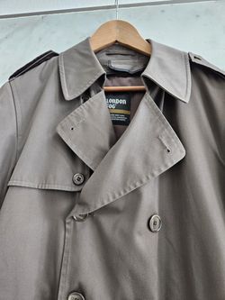 London Fog Men's Classic Trench coat Size 38R