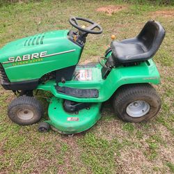 John deere sabre 17 hp Briggs and Stratton engine riding lawn mower