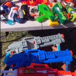 Bonche Grande De Nerf Guns And Assorted 