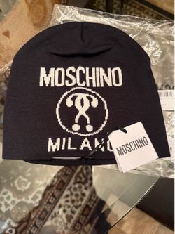 Moschino beanie with original bag