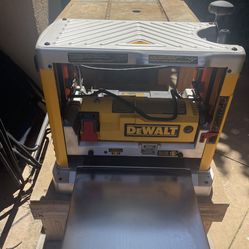 Dewalt  DW734 15Amp Corded 12.5 in. Bench Planer