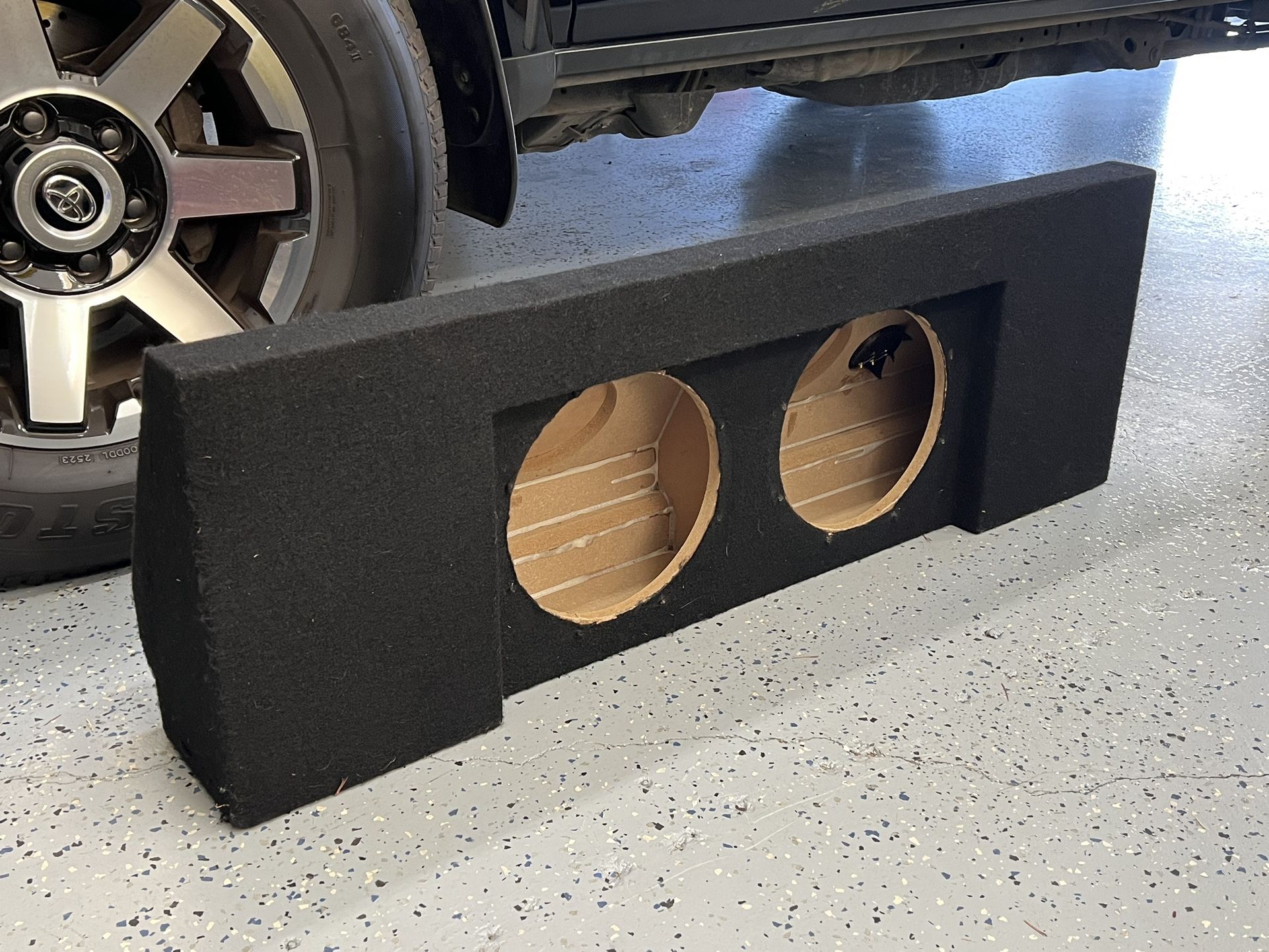 Dual 10” subwoofer box (2015+ GMC Canyon Crew)