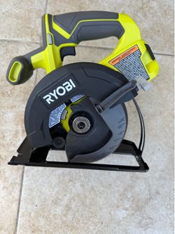 RYOBI ONE+ 18V Cordless 5 1/2 in. Circular Saw (Tool Only)