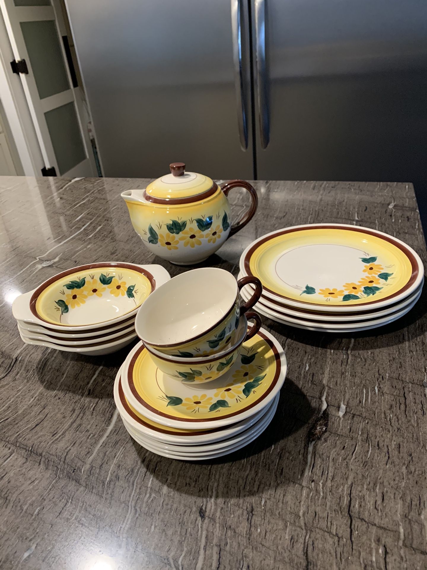 Vintage brown eyed Susan dishes, Vernon, metlox